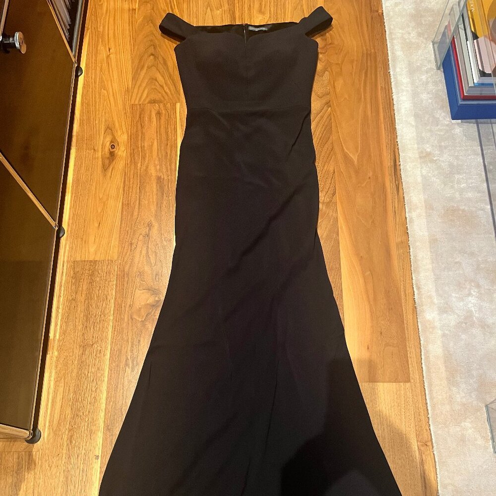 Alexander McQueen Black Off-the-Shoulder Mermaid Gown - Picture 2 of 13